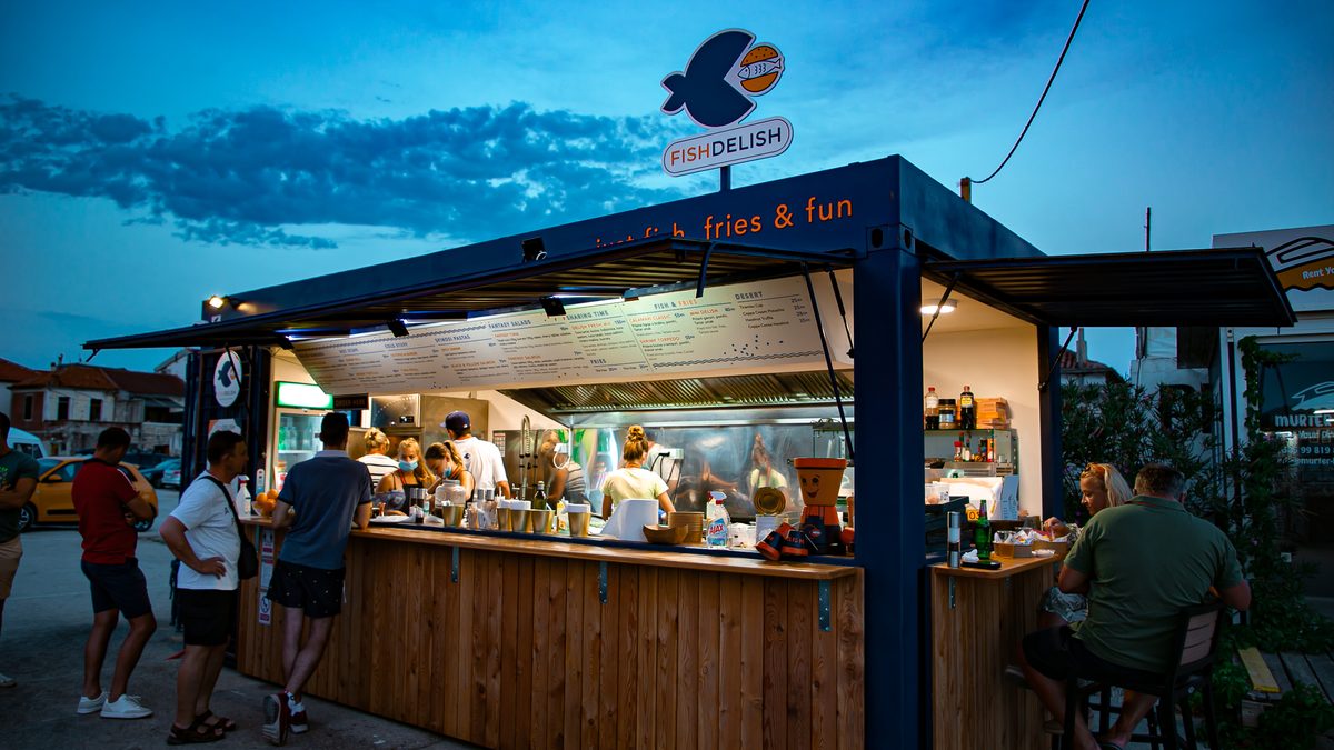 Unit&agrave; standalone Fish Delish in container, Murter